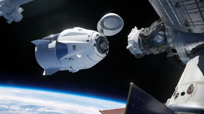 Missão da Space X acoplou com sucesso. Astronautas da NASA já chegaram à EEI