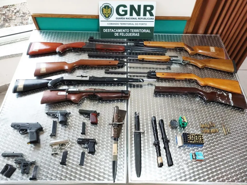 Quatro detidos por tráfico e mediação de armas