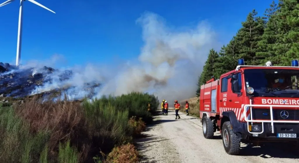 Marão arde de forma controlada