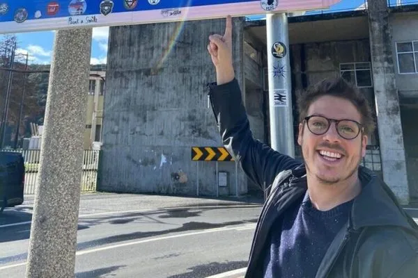 Vídeo.Fábio Porchart, estrela da Porta dos Fundos, vai fazer de Saramago em “Viagem a Portugal”
