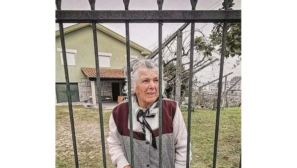 Idosa fica sem ouro ao ser burlada à porta de casa