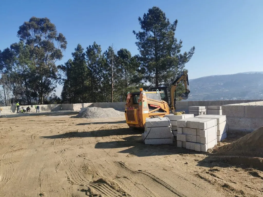 Marco. Cemitério Municipal em obras de ampliação