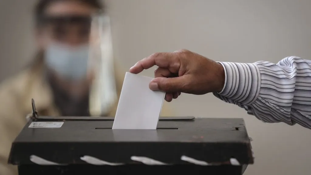 Eleitores em isolamento vão poder votar dia 30 de janeiro