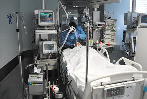 Marco. Mulher infetada que deu à luz ligada à ECMO no São João passou para a obstetrícia