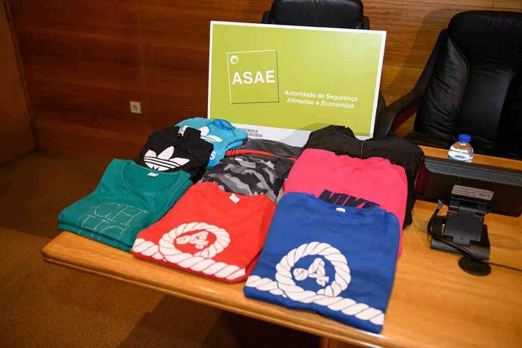 Amarante. ASAE doa vestuário apreendido instituições do concelho