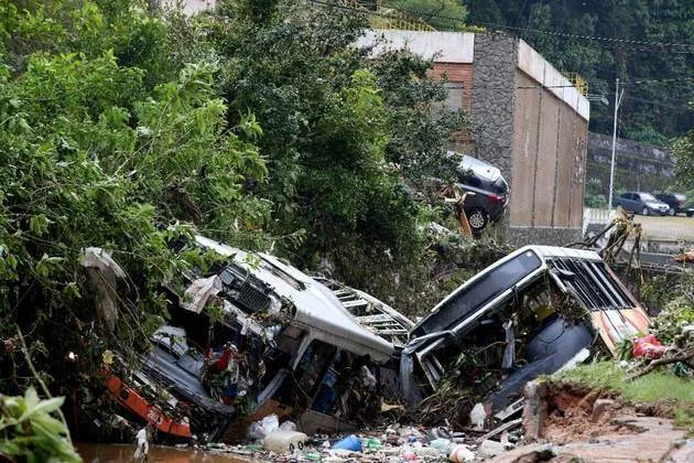 Brasil. Fortes chuvas matam mais de meia centena de pessoas no Rio de Janeiro