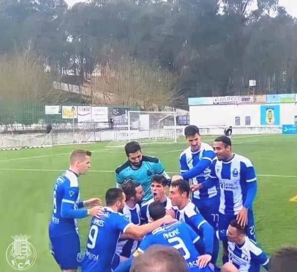 FC Alpendorada vence Padroense e continua na liderança