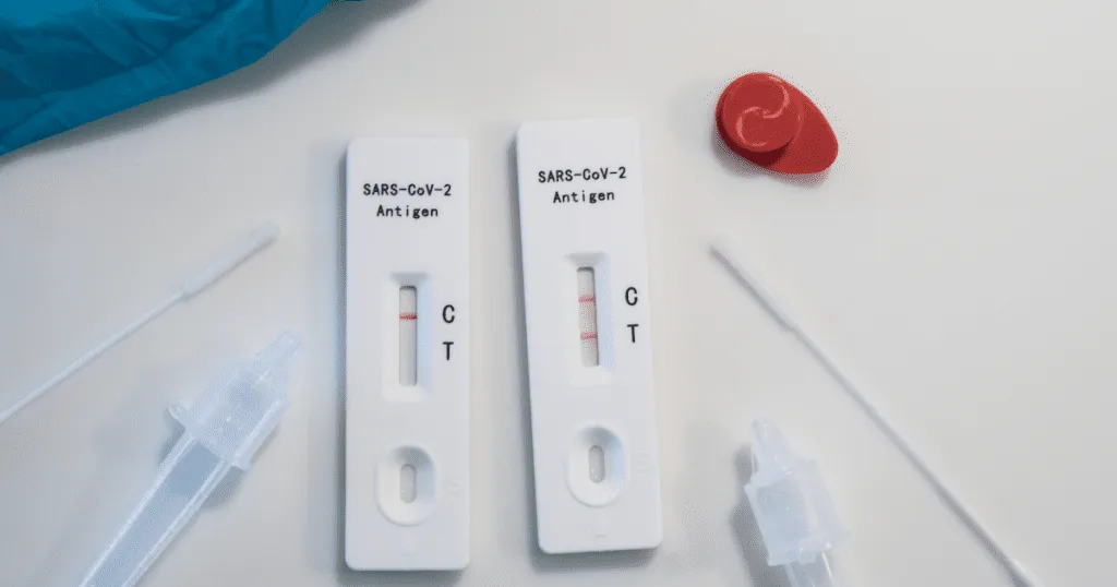 Testes rápidos voltam a ser gratuitos nas farmácias mas com receita