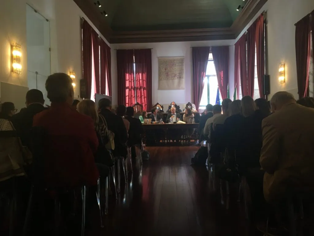 A Câmara de Amarante foi alvo de buscas da Polícia Judiciária (PJ). A informação foi confirmada pelo edil, José Luís Gaspar (PSD/CDS), este sábado, na Assembleia Municipal, após ser questionado pela bancada do Partido Socialista acerca da veracidade de informações que apontam para a realização de buscas e apreensões de material na Câmara.
