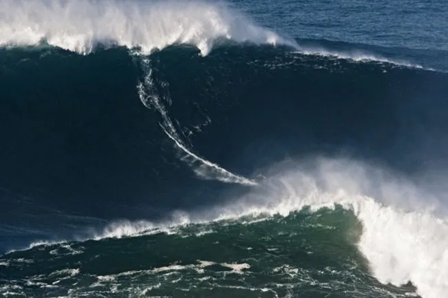 Ondas gigantes e o canhão submarino da Nazaré