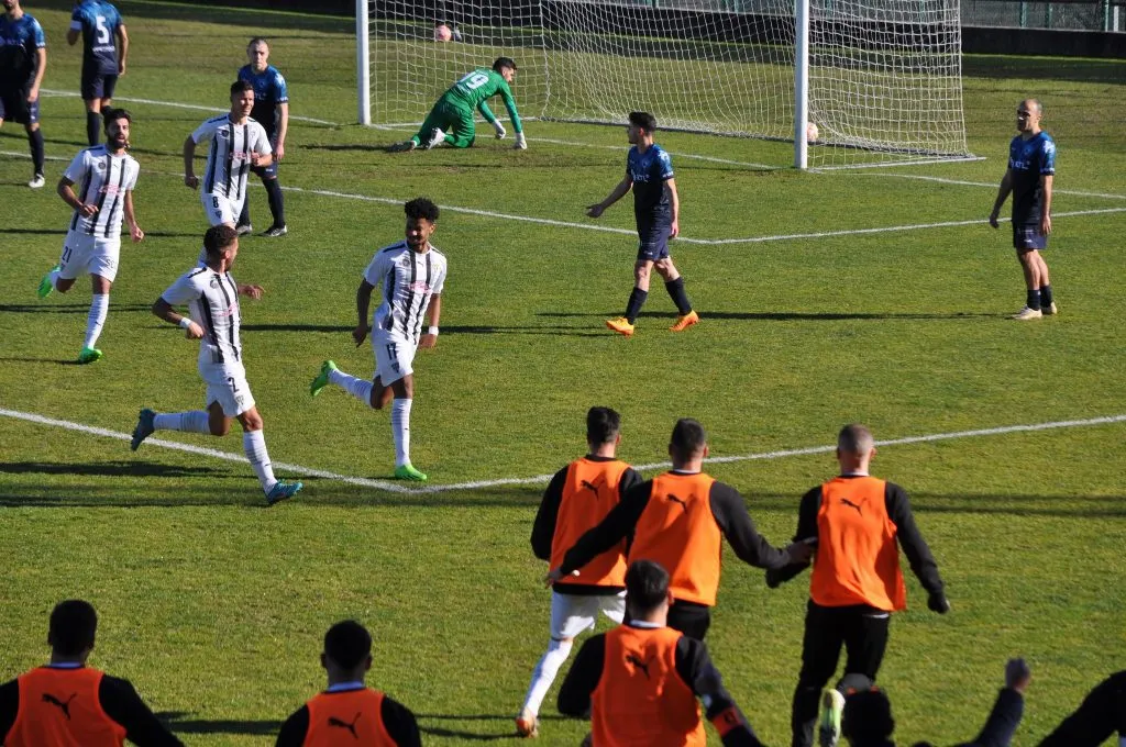 FUTEBOL. Vila Meã isolou Amarante FC no segundo lugar do Campeonato de Portugal