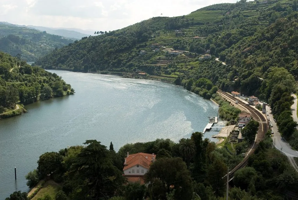 Linha do Douro entre Marco e Ermida vai estar encerrada durante cinco meses