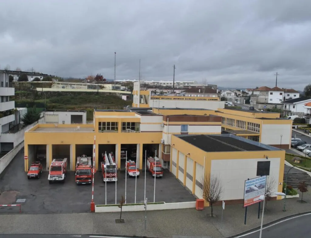 Campo do Lapoceiro mergulha Câmara e bombeiros em luta