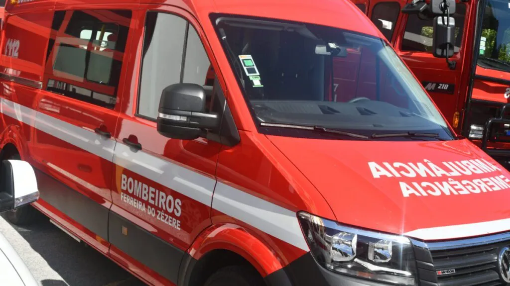 Criança atingida nas pernas e nos braços por lâmina de roçadora