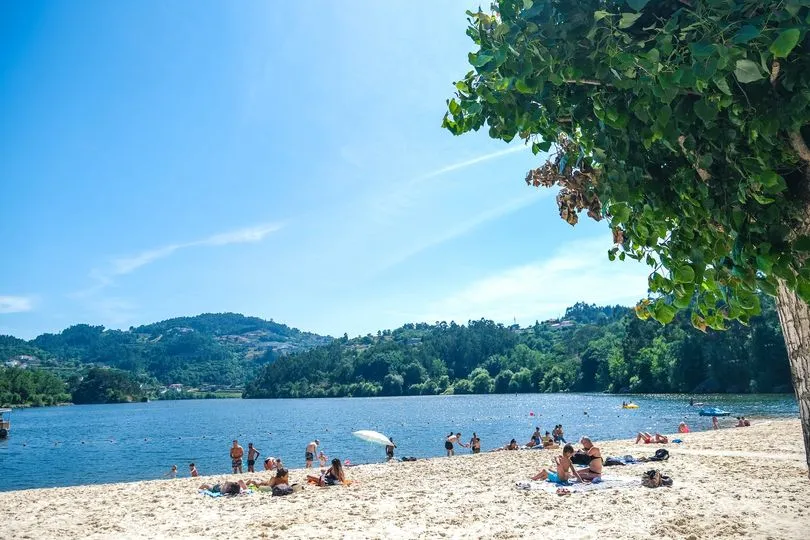Levantada interdição a banhos na praia de Bitetos