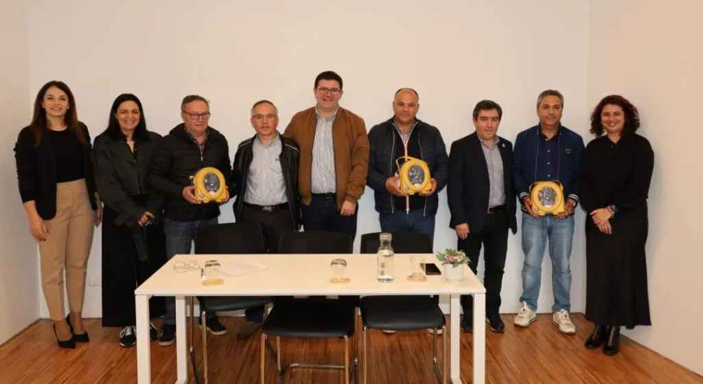 Desfibrilhadores oferecidos a Associações de Baião