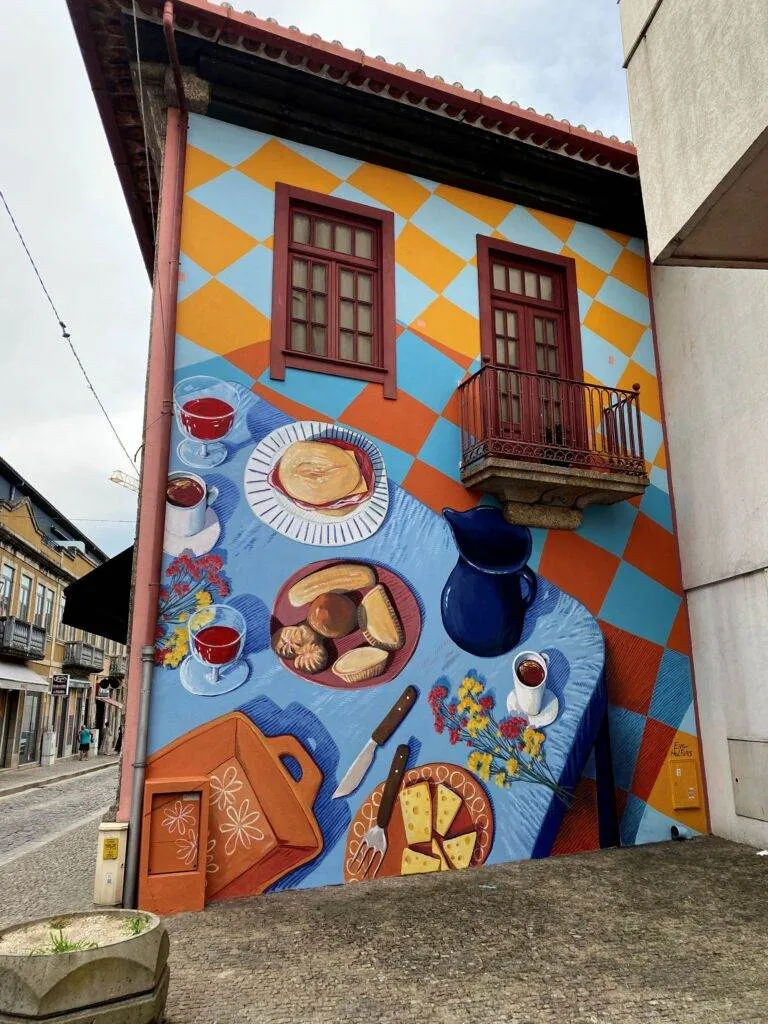 Novo mural dá cor e vida ao centro de Amarante