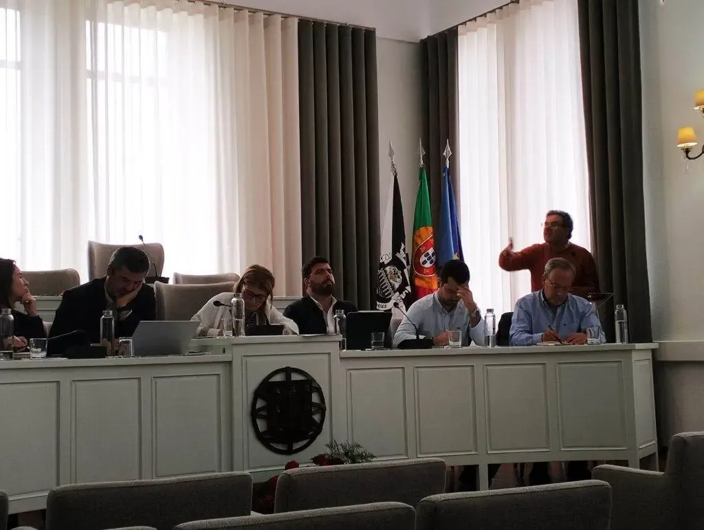 Munícipe denuncia Presidente da Câmara de Marco de Canaveses à PJ e à PGR por alegada utilização indevida de meios públicos