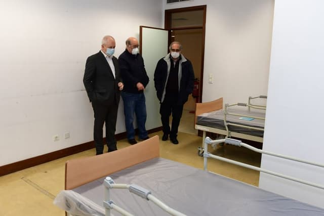 Câmara de Amarante e Santa Casa da Misericórdia de Amarante preparam dois espaços no antigo Hospital de Amarante com 44 camas para receber doentes Covid-19 dos Lares de Idosos