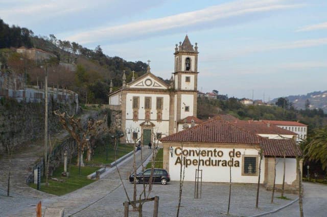Convento de Alpendurada em leilão por 15 milhões