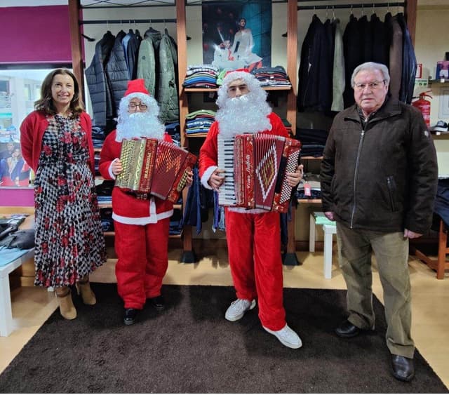 Associação Empresarial de Resende realiza habitual desfile dos 2 pais natais, este ano com música pela cidade