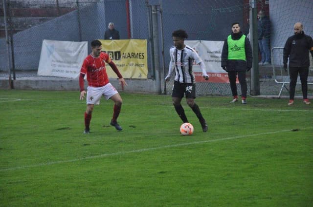 Amarante empatou e Vila Meã goleou