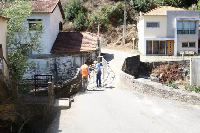 Vai ser construída uma nova ponte sobre o rio Teixeira em Anquião