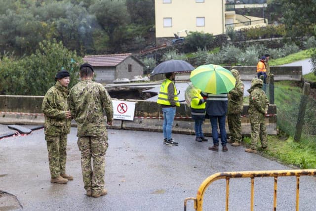 Engenharia militar vai instalar travessia pedonal em Teixeiró