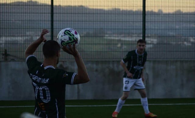 Salvadorense marca passo na Honra da AFP