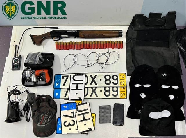 P. Ferreira – Detido por posse de arma proibida, furto qualificado e falsificação de documentos