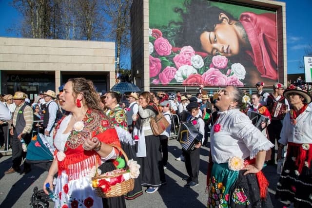 Milhares celebraram a Festa Internacional das Camélias num espetáculo de cor e tradição