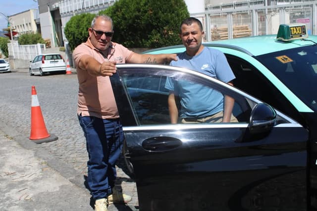 Quando o autocarro não chega, chega um táxi: o transporte a pedido está a mudar a mobilidade no Tâmega e Sousa