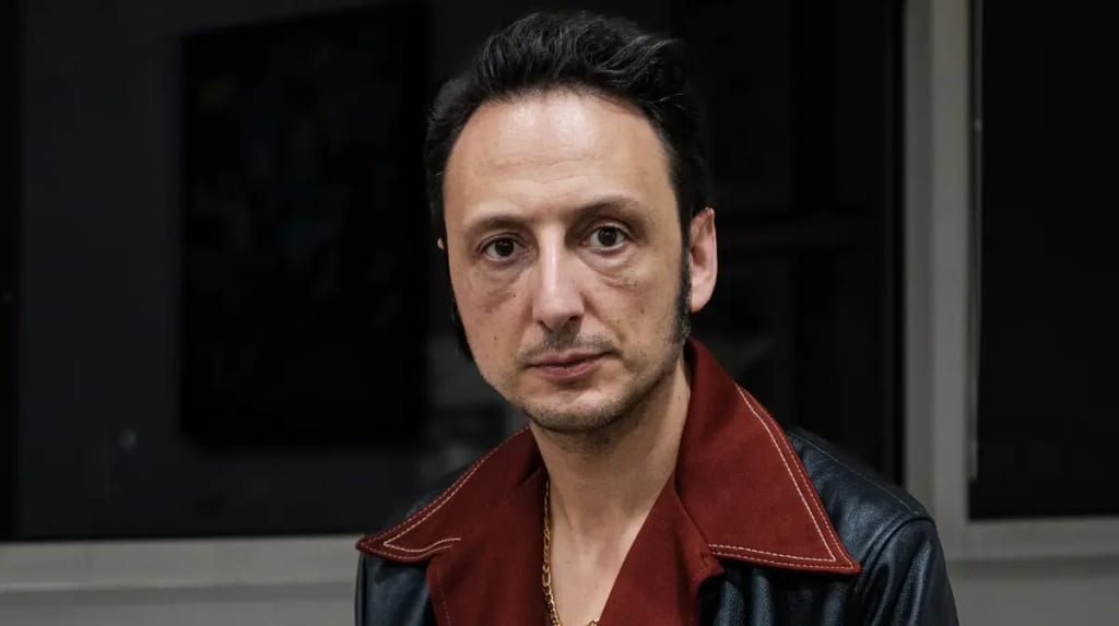 Samuel Úria em concerto acústico no 25 de Abril em Lousada